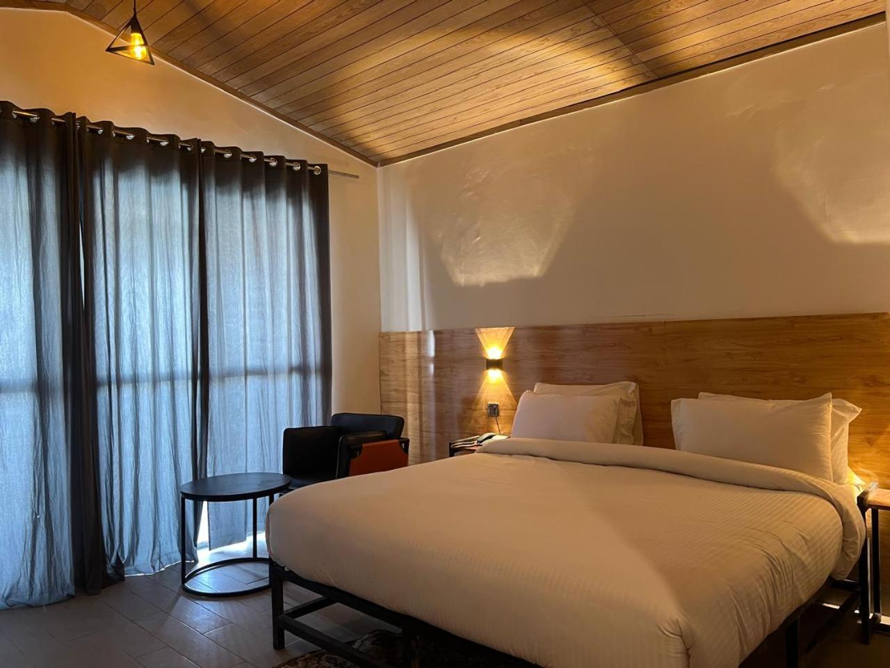 Eat And Read Hotel 锡卡都 外观 照片